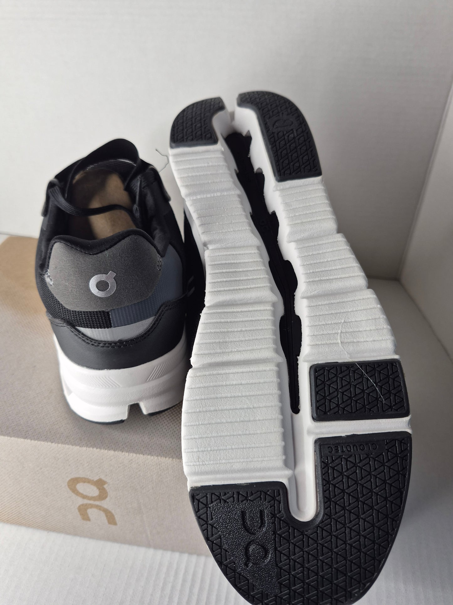 ON Running Cloudrift UK Size 9 (Free UK Shipping)