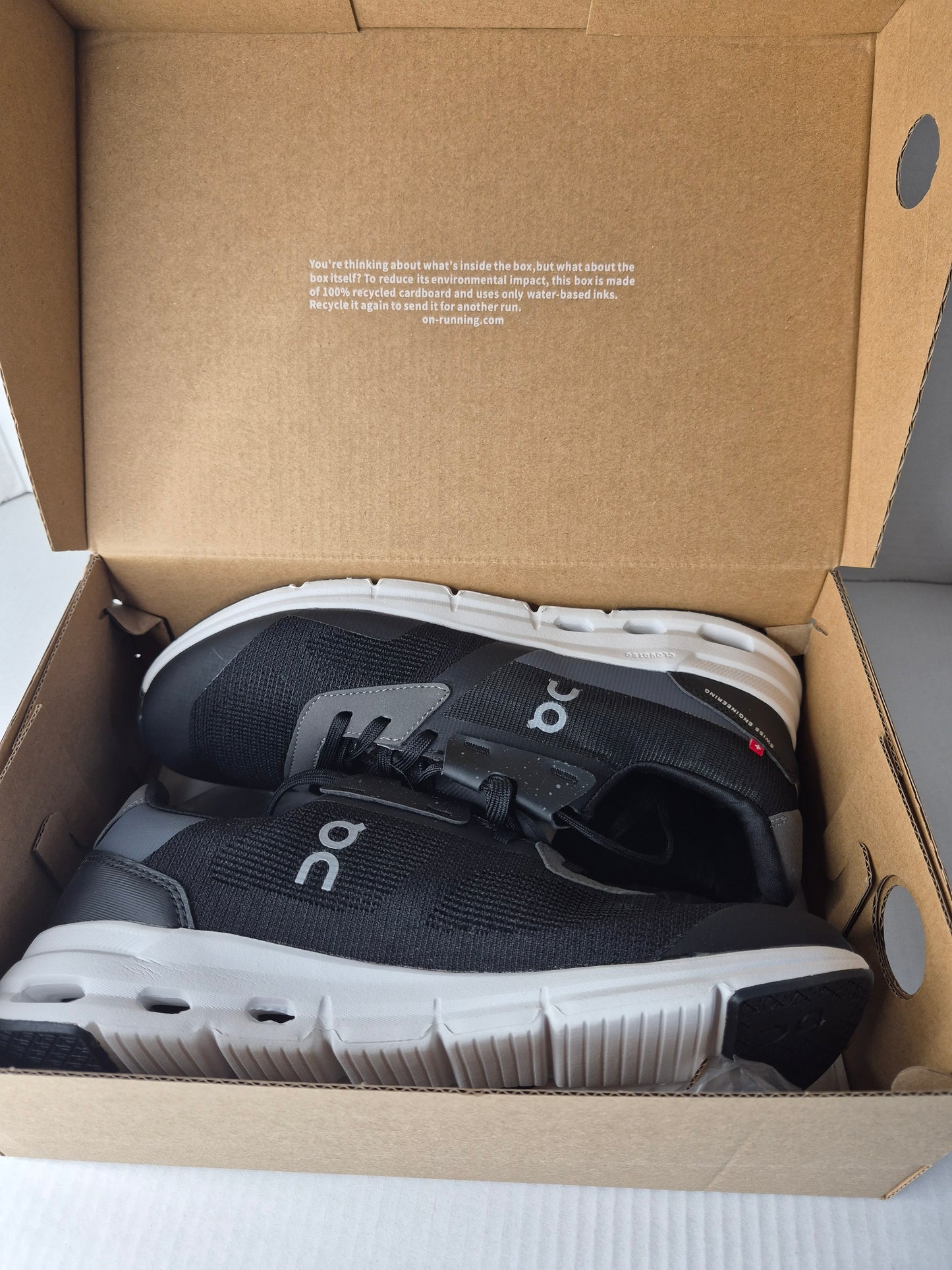 ON Running Cloudrift UK Size 9 (Free UK Shipping)