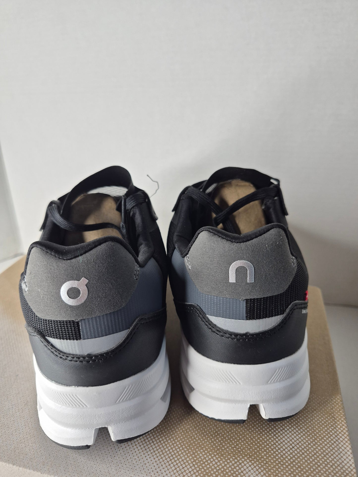 ON Running Cloudrift UK Size 9 (Free UK Shipping)