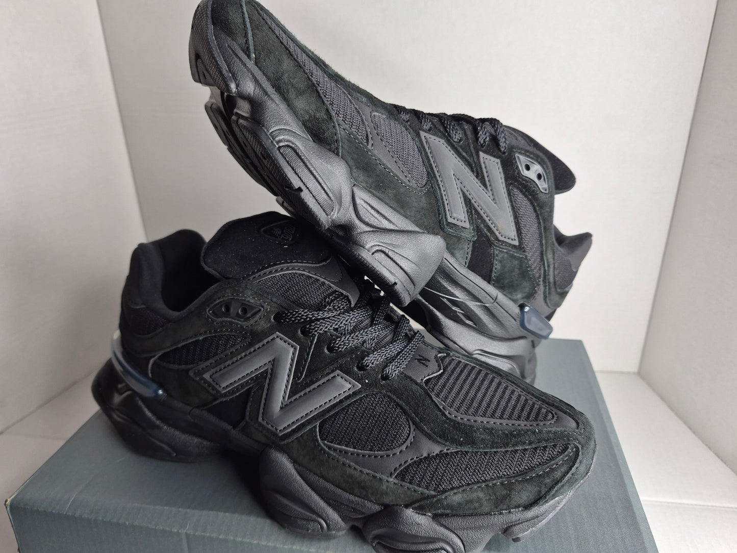 New Balance 9060 'Triple Black' UK Size 9 (Free UK Shipping)
