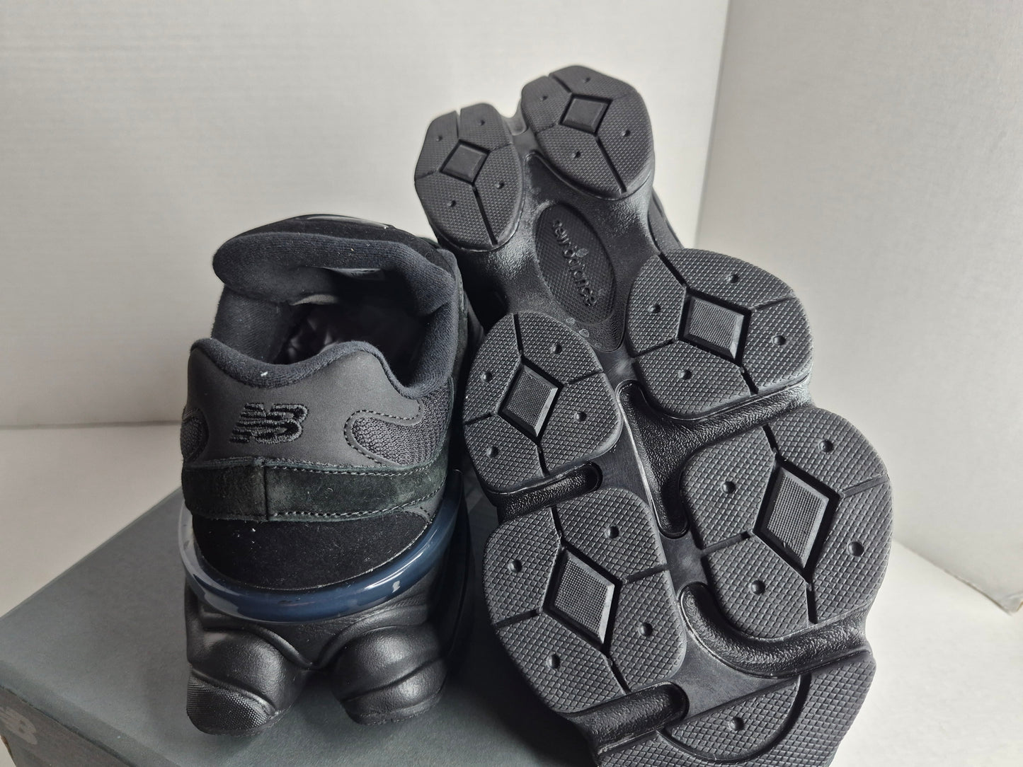 New Balance 9060 'Triple Black' UK Size 9 (Free UK Shipping)