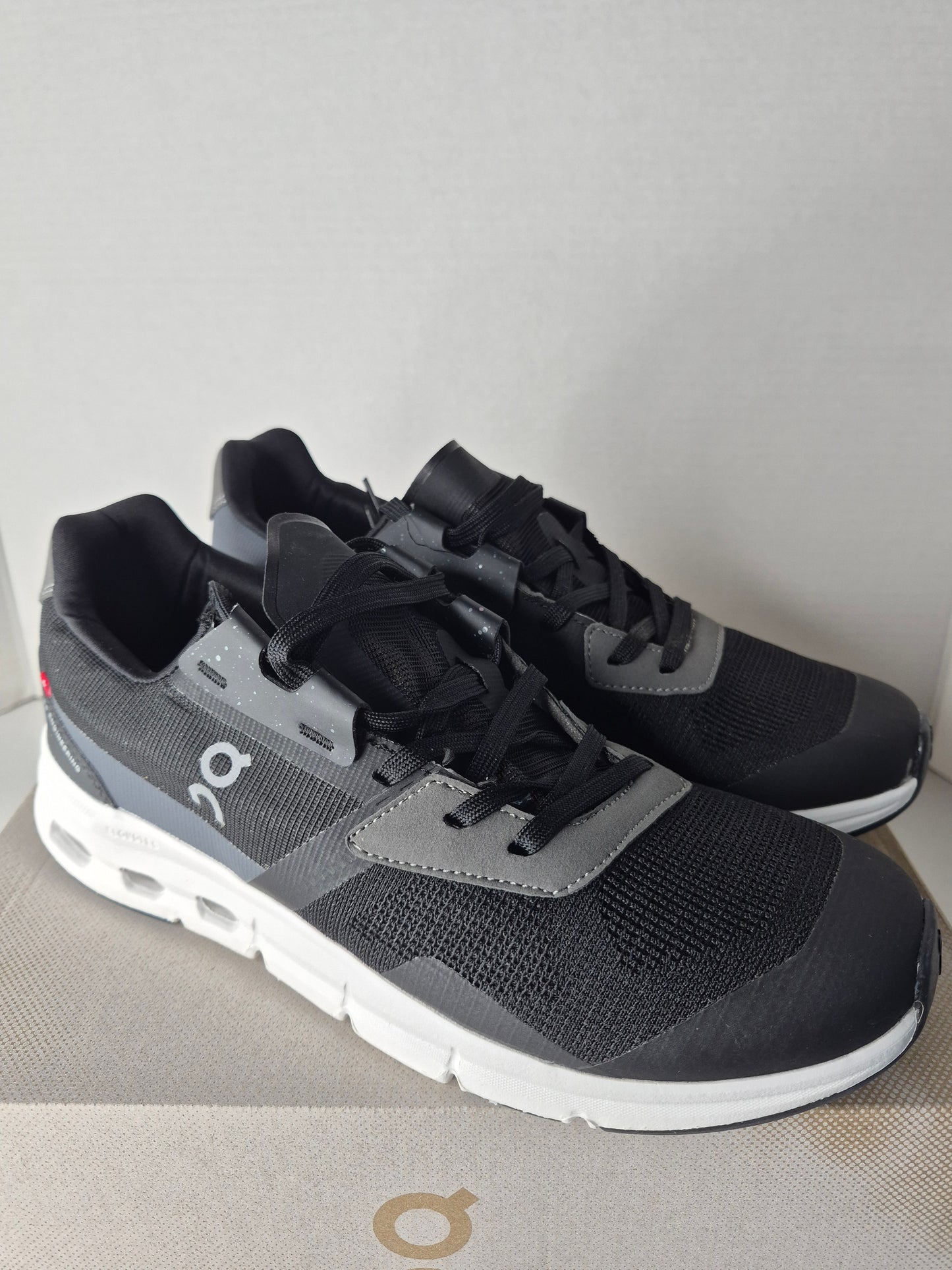 ON Running Cloudrift UK Size 9 (Free UK Shipping)