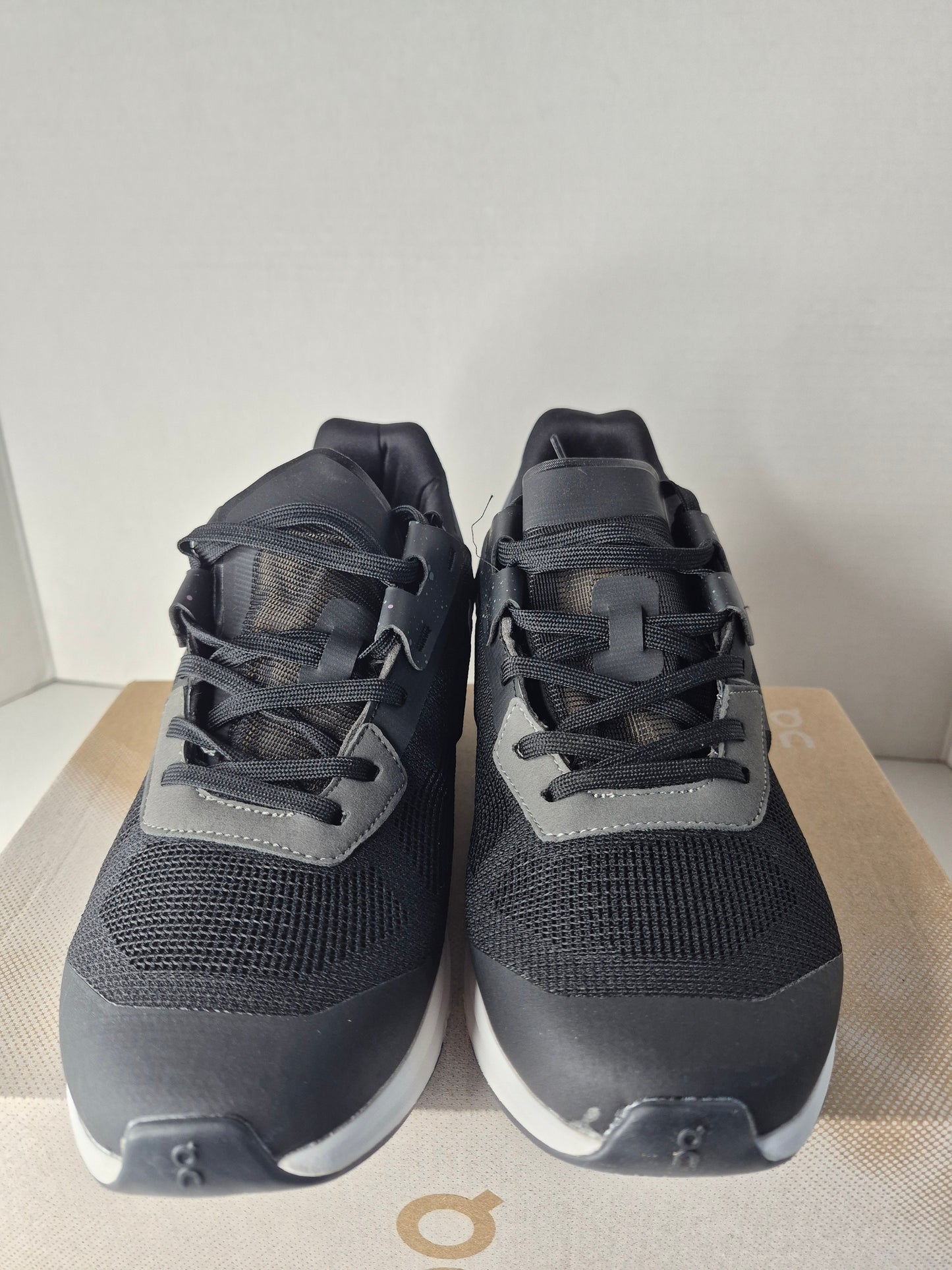 ON Running Cloudrift UK Size 9 (Free UK Shipping)