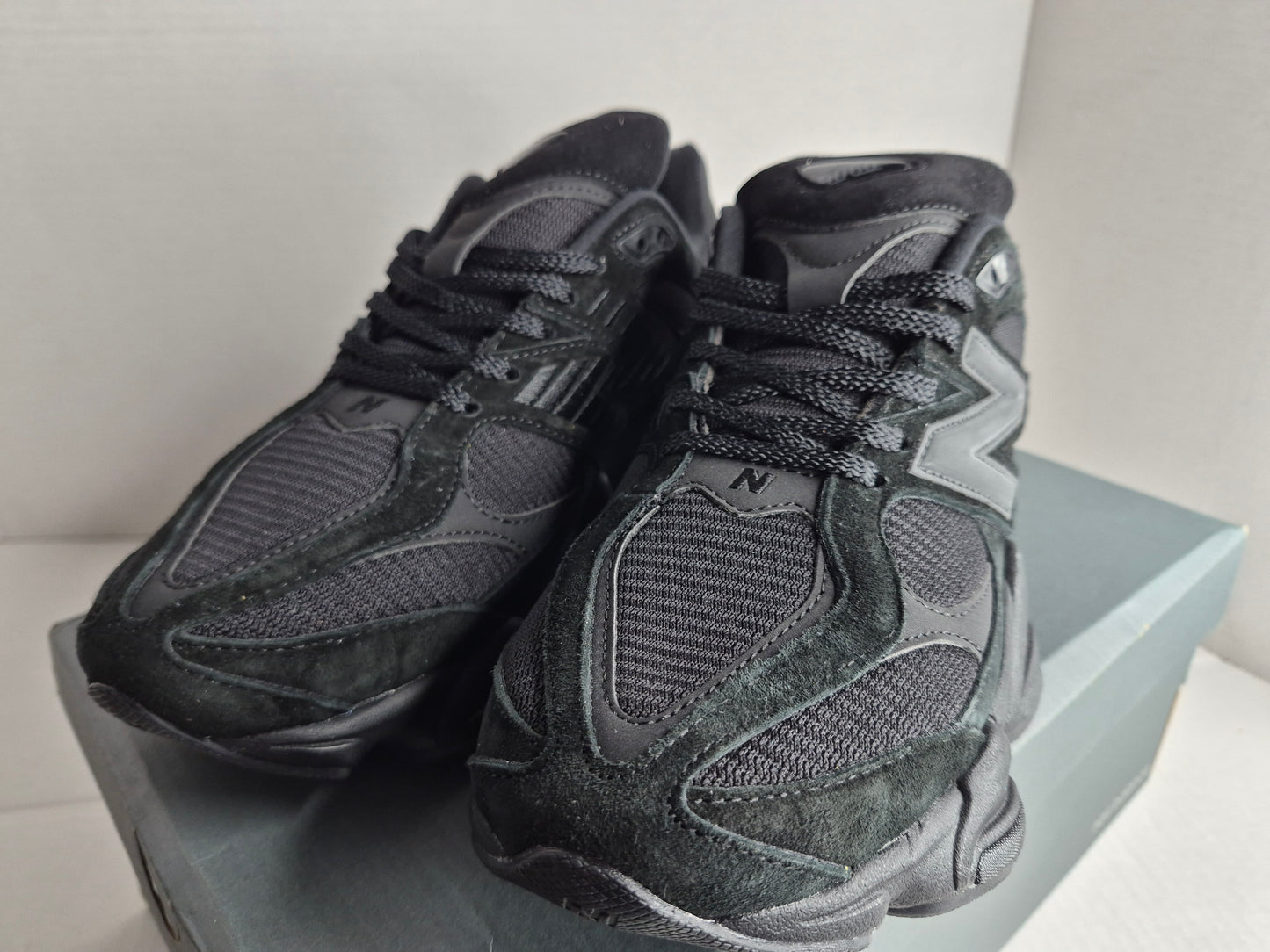 New Balance 9060 'Triple Black' UK Size 9 (Free UK Shipping)
