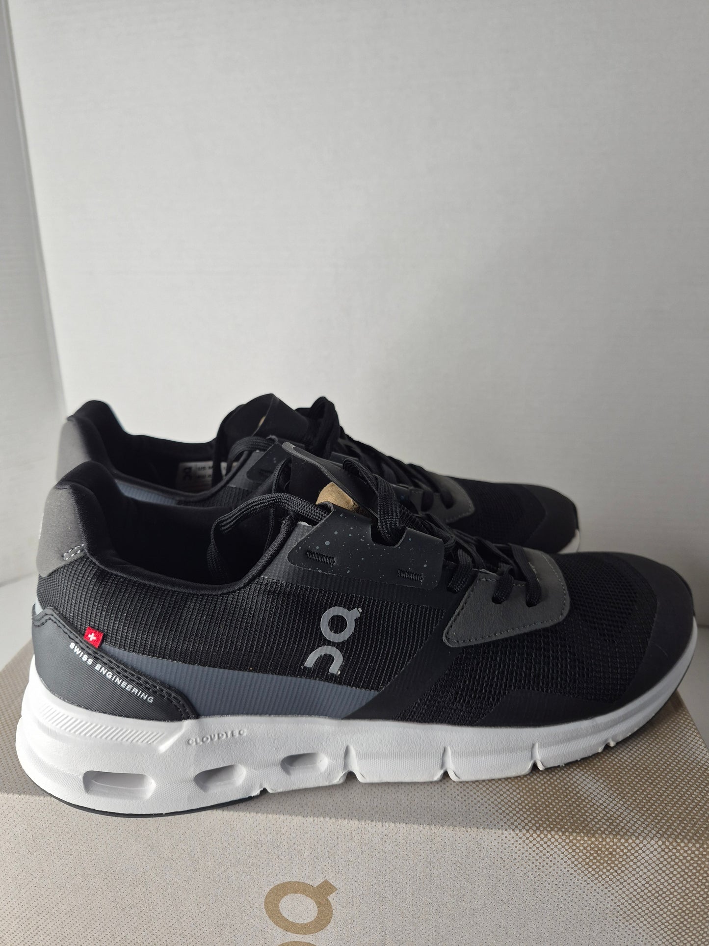 ON Running Cloudrift UK Size 9 (Free UK Shipping)