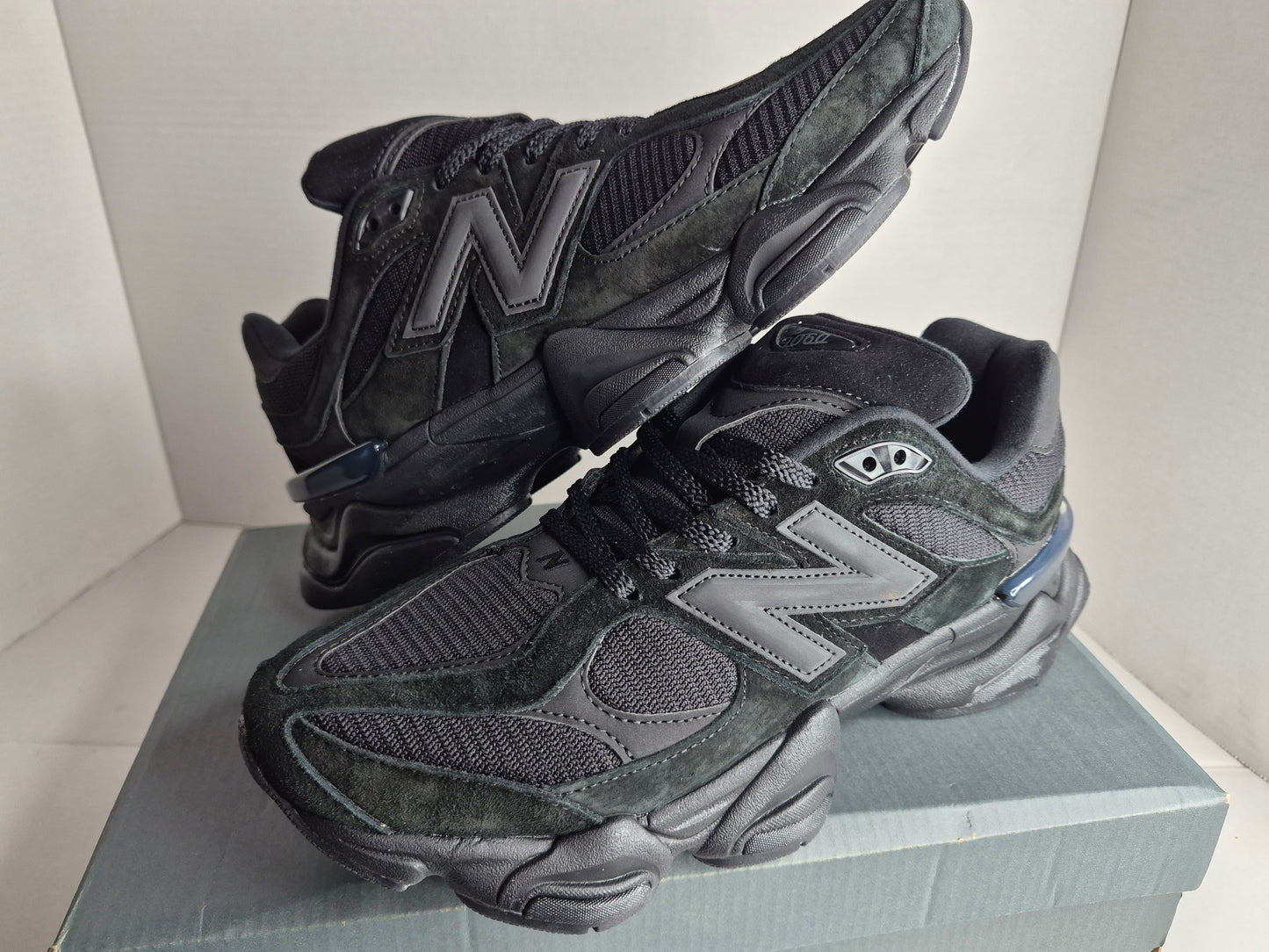 New Balance 9060 'Triple Black' UK Size 9 (Free UK Shipping)